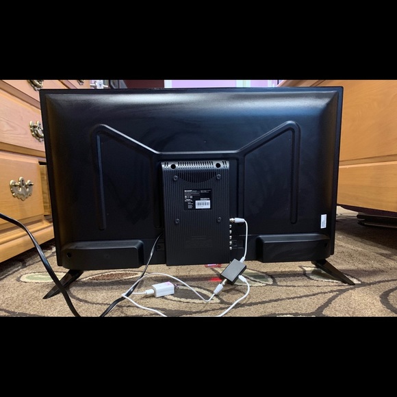 Sharp 32 in. 720P LED HD TV - Picture 2 of 6